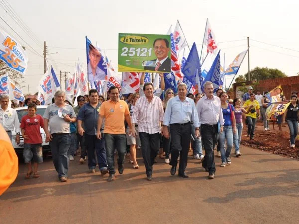 No contato direto com o eleitor, Geraldo falou sobre seu trabalho. (Foto: Ronney Minella)
