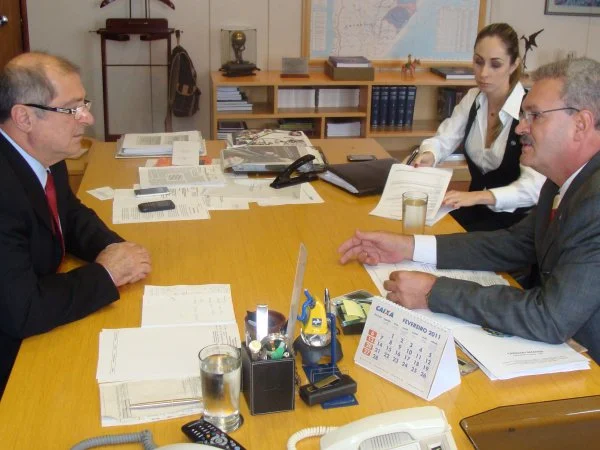 Deputado Geraldo Resende se reuniu nesta quarta-feira com o ministro Paulo Bernardo. (Foto: Rodrigo Pael)