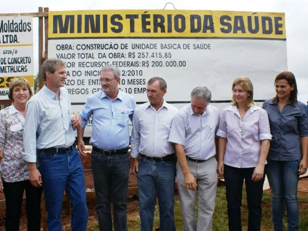Lançamento de asfalto e UBS em Aral Moreira