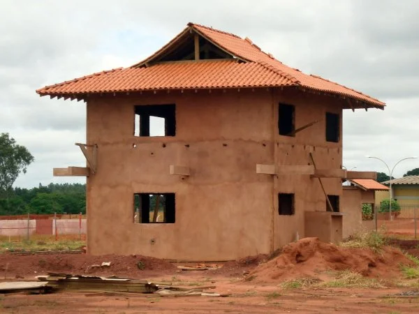 Deputado pede reinício das obras da praça de Glória