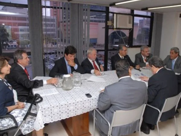 Cortes no orçamento foram discutidos pela bancada em reunião nesta terça-feira à noite