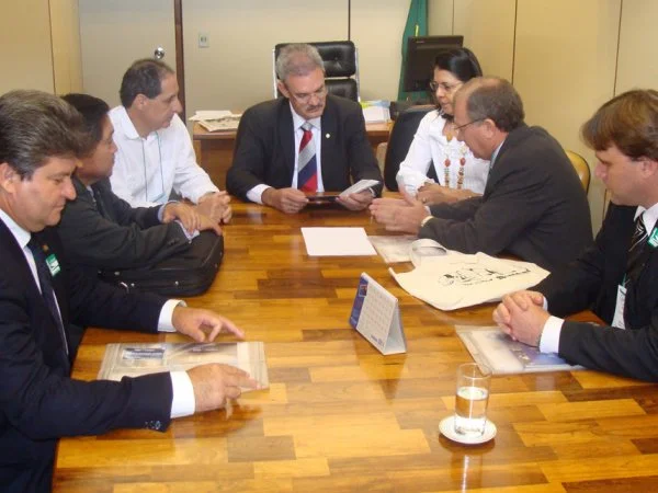 Geraldo Resende recebe representantes do CREA-MS, para discutir prioridades para o MS.
