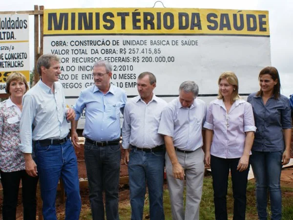 Geraldo e Edson lançam asfalto e UBS em Aral Moreira