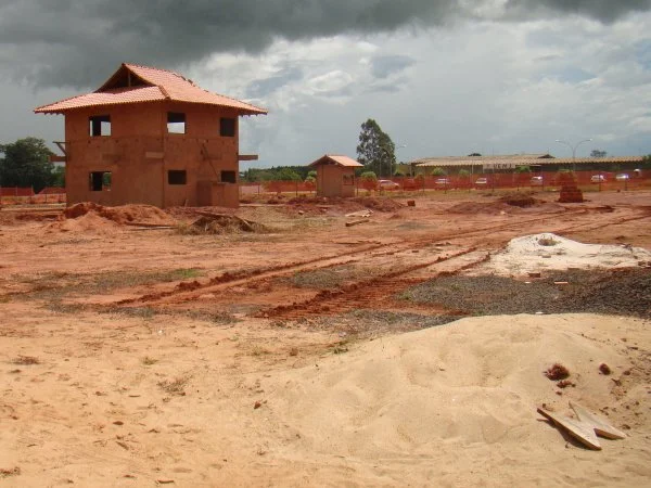 Deputado pede reinício das obras da praça de Glória