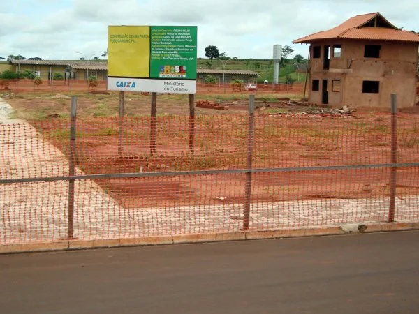 Deputado pede reinício das obras da praça de Glória
