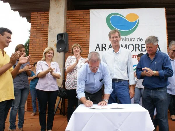 Lançamento de asfalto e UBS em Aral Moreira