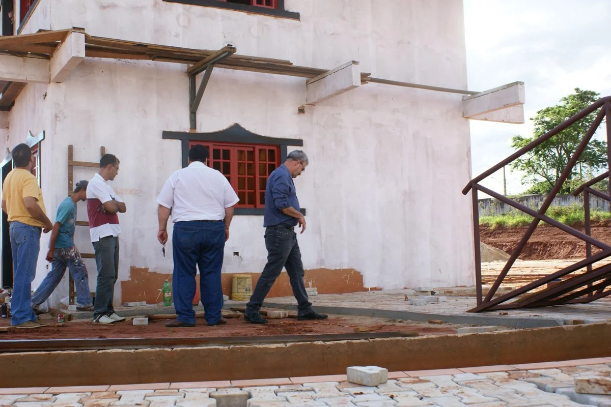 Geraldo visita canteiro de obras da Praça do Centenário em Glória de Dourados