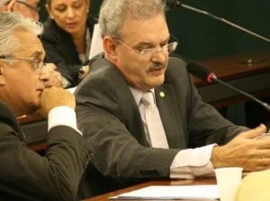 Projeto relatado por Geraldo Resende inclui odontologia como serviço especializado em medicina e segurança do trabalho. (Foto: Agência Câmara)