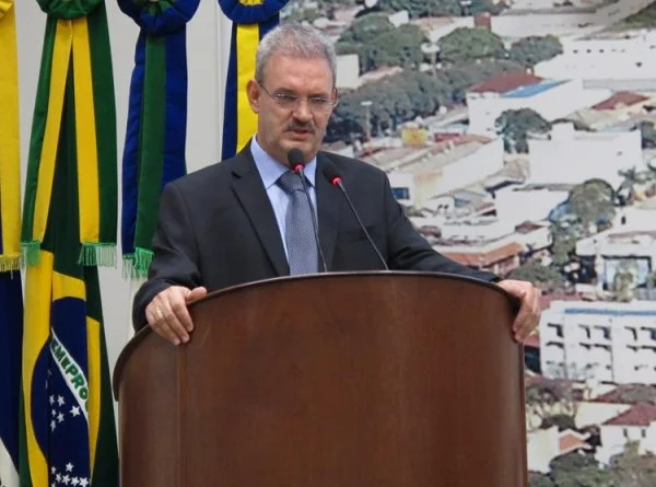 Deputado Federal Geraldo Resende fala sobre alternativas para melhorar o atendimento aos renais c´rônicos. (foto: Kauhê Prieto)