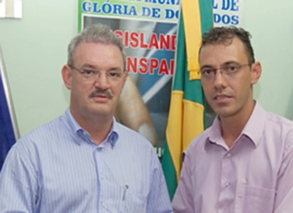 Geraldo e Fausto cobram agilidade na construção de Praça do Centenário (Foto: Kauhê Prieto)