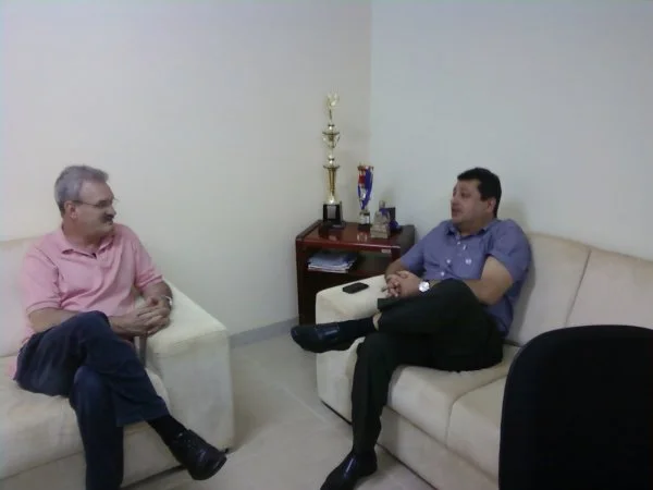 Geraldo Resende em audiência com o presidente da OAB de Dourados César Câmara. (Foto: Itaro)