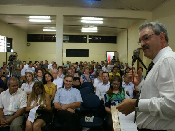 Evento em que o projeto de reconstrução foi apresentado à comunidade, em dezembro de 2009. (Foto: Kauhê Prieto)