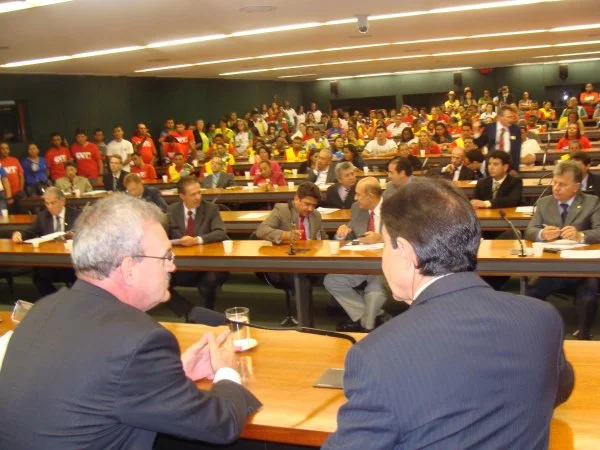 Geraldo Resende durante votação na comissão especial (Foto: Ana Paula Siqueira)