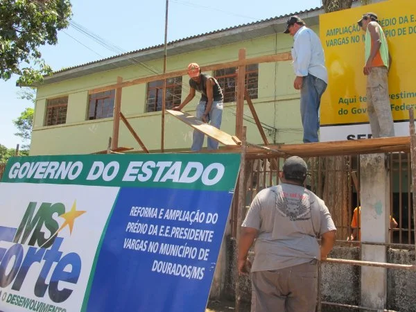 Trabalhadores estão a todo o vapor na reconstrução do novo Vargas (Foto: Valéria Araújo)