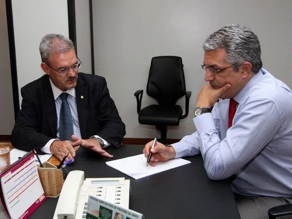 Deputado geraldo Resende com o mionistro da Saúde Alexandre Padilha.