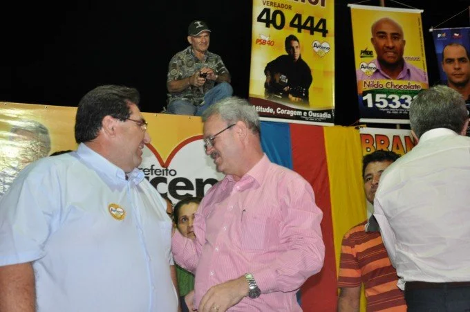 Geraldo participa de reunião em Glória de Dourados
