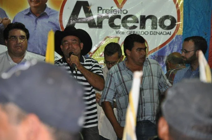 Veja fotos do comício do candidato a reeleição Arceno Athas