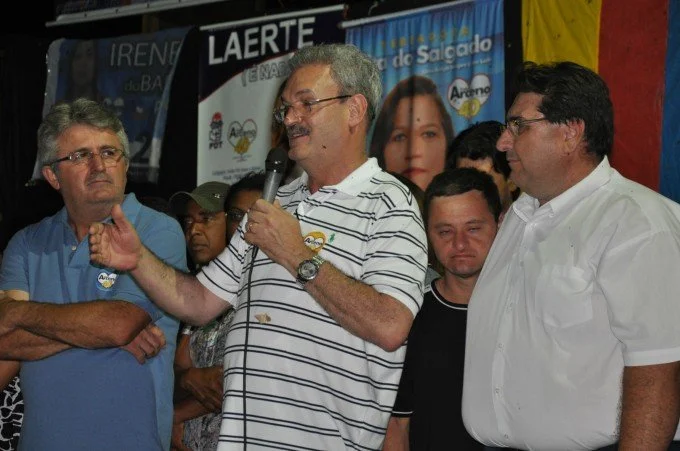 Veja fotos do comício do candidato a reeleição Arceno Athas