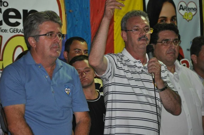 Veja fotos do comício do candidato a reeleição Arceno Athas