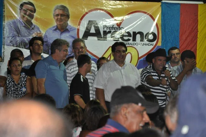 Veja fotos do comício do candidato a reeleição Arceno Athas