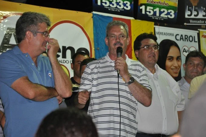 Veja fotos do comício do candidato a reeleição Arceno Athas