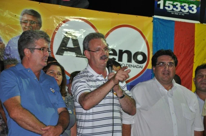 Veja fotos do comício do candidato a reeleição Arceno Athas