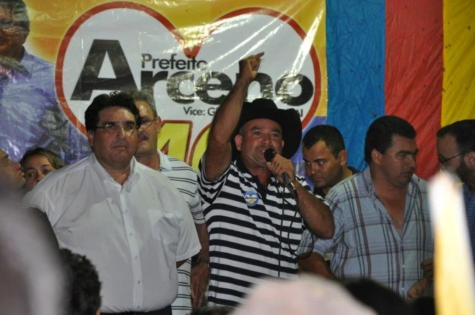 Veja fotos do comício do candidato a reeleição Arceno Athas