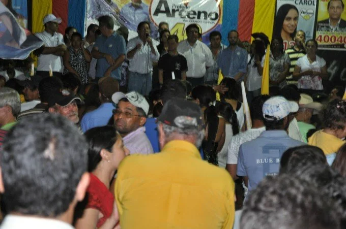 Veja fotos do comício do candidato a reeleição Arceno Athas