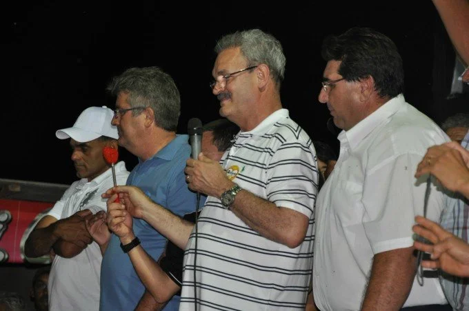 Veja fotos do comício do candidato a reeleição Arceno Athas