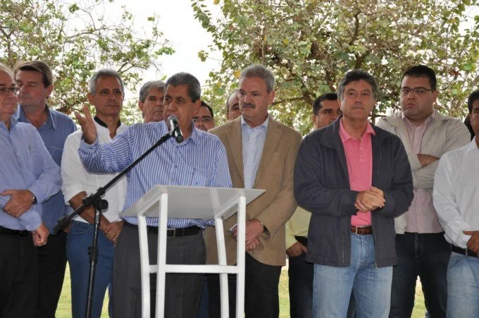 Praças são novos cartões postais de Dourados, diz Geraldo