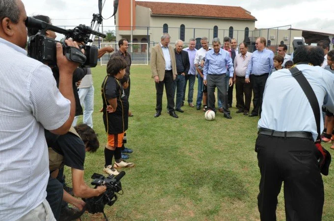 Praças são novos cartões postais de Dourados, diz Geraldo