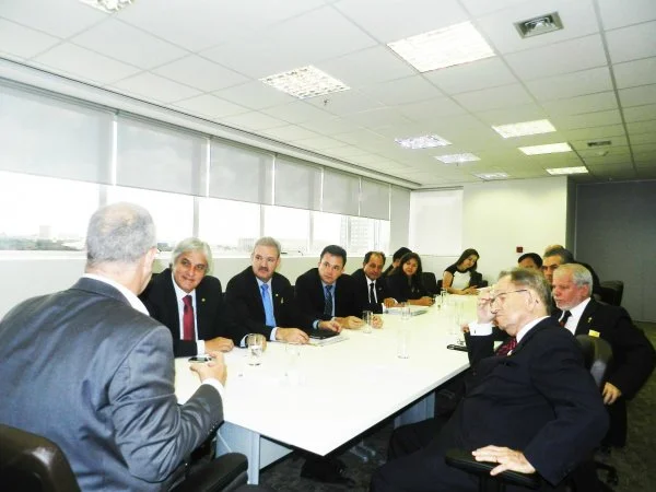 Traçado da ferrovia Estrela d’Oeste a Dourados será mantido, diz Geraldo