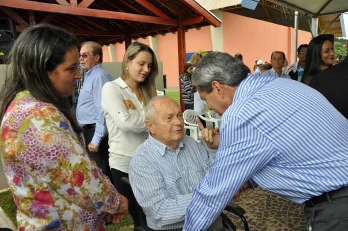 Praças são novos cartões postais de Dourados, diz Geraldo