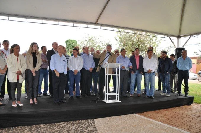 Praças são novos cartões postais de Dourados, diz Geraldo
