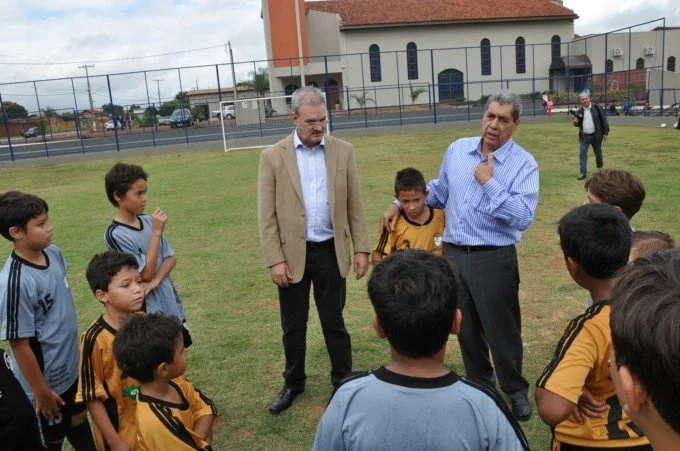 Praças são novos cartões postais de Dourados, diz Geraldo