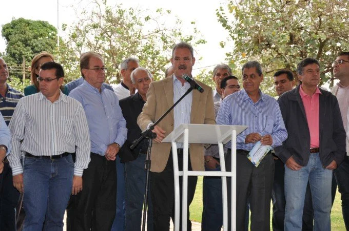 Praças são novos cartões postais de Dourados, diz Geraldo