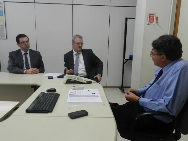 Reunião do deputado Geraldo Resende com o diretor do Hospital do Câncer Carlos Coimbra e o secretário de Atenção à Saúde Helvécio Magalhães