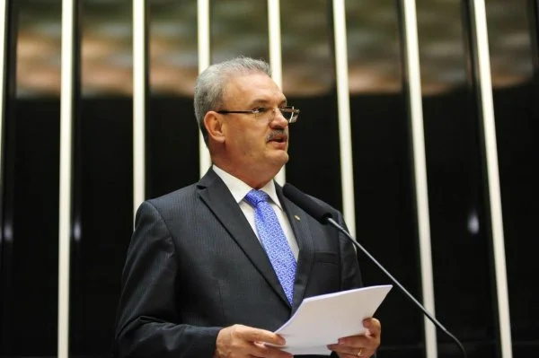Geraldo e Isabel entregam patrulha mecanizada em Juti