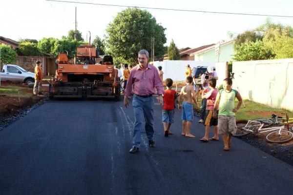 Deputado Geraldo Resende já garantiu para Dourados 60 obras de asfalto.