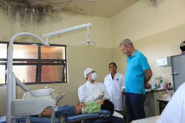 Salas de atendimento estão com mofos e infiltrações prejudicando o atendimento dos médicos e dentistas das UBS.
