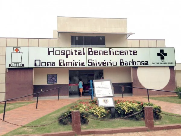 Fachada do Hospital de Sidrolândia “Elmíria Silvério Barbosa”: ampliação viabilizada por Geraldo Resende em parceria com governo do Estado.
