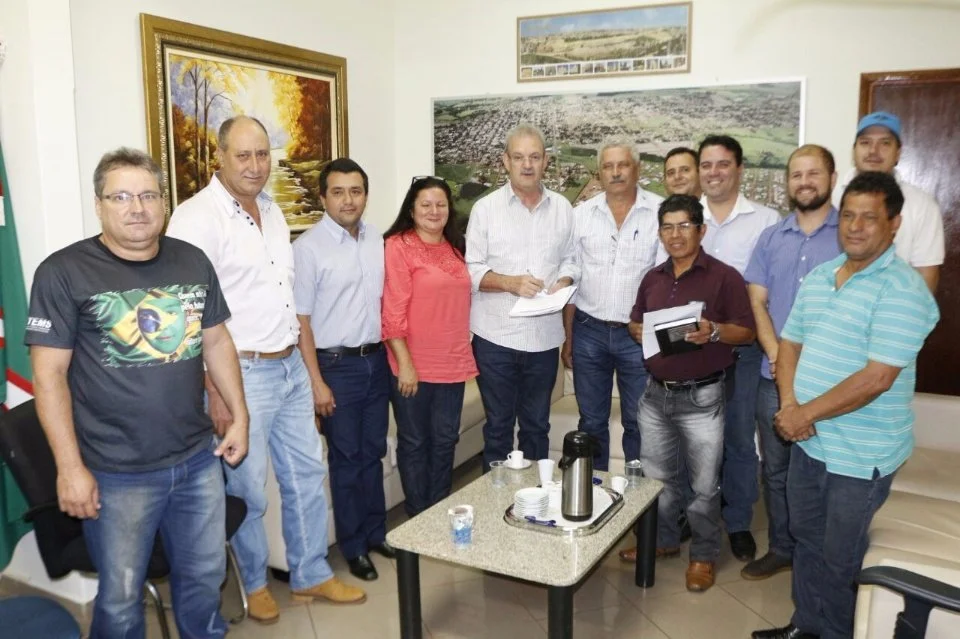 Geraldo garante ampliação de hospital, compra de ônibus e patrulha em Caarapó